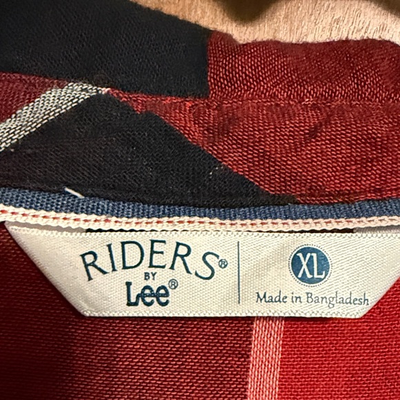 Lee Plaid Red and Black Button-Up Shirt - Picture 2 of 4